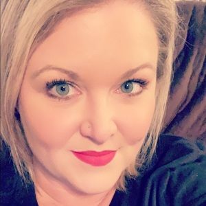 Meet your Posher, Lorie